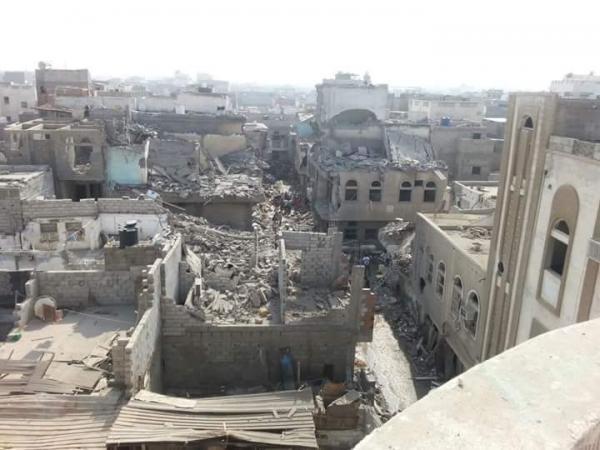 "صور" تكشف حجم الدمار الذي خلفه قصف طيران التحالف السعودي في سوق الهنود بالحديدة (احصائيات وارقام) 2 قصف سوق الهنود الحديدة