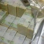 مصادر صحفية: وصول أموال عبر مطار عدن ونقلها إلى قصر المعاشيق