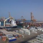 حكومة هادي تعلق على تصريح مسؤول اممي حول ميناء الحديدة